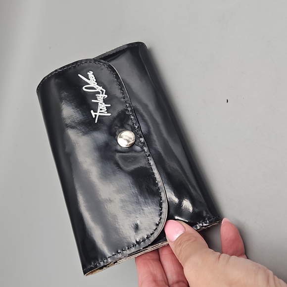 Trophy Queen | Checkbook Wallet - Picture 2 of 14